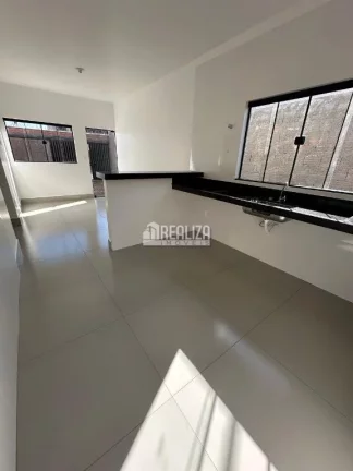 Imagem Casa à venda no Parque dos Girassóis IV - Uberaba com 2 dormitórios e porcelanato