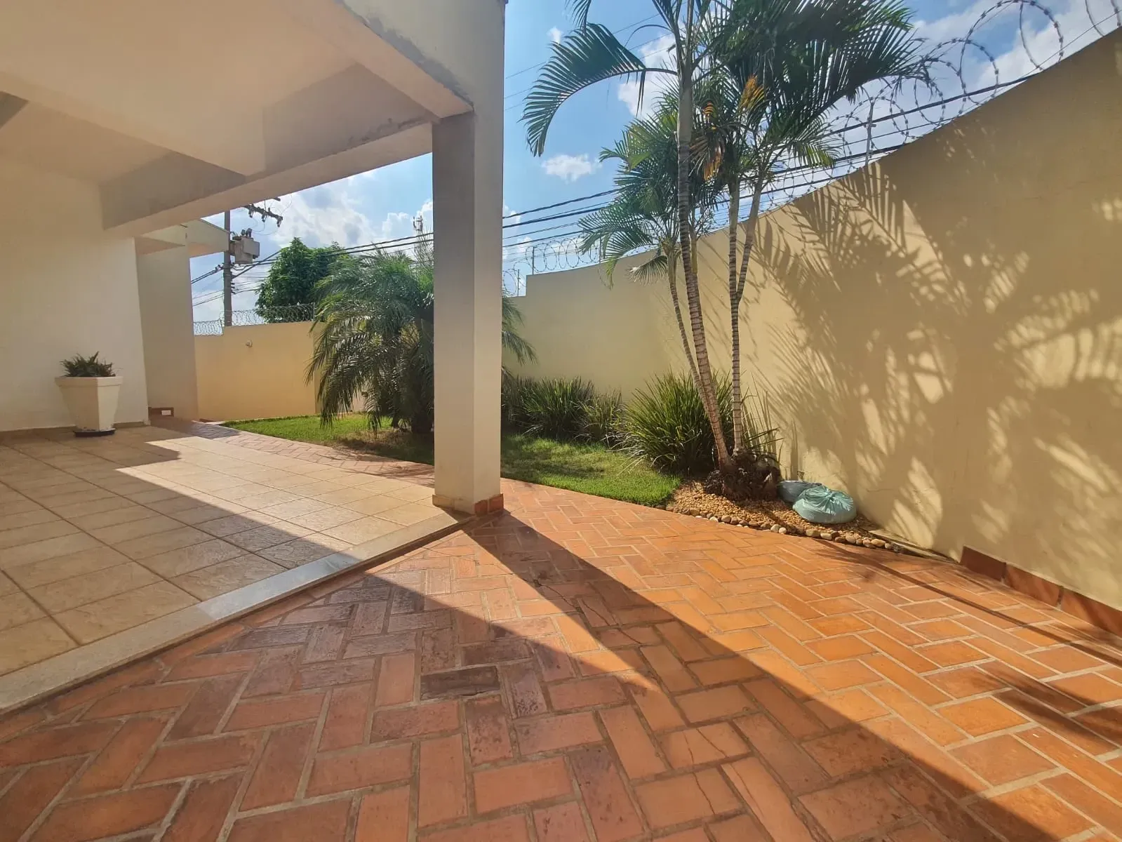 Imagem Imperdível Casa à Venda em Araraquara-SP, Jardim Morumbi: 4 quartos, 1 suíte, 3 salas, 4 banheiros, 4 vagas, 372,54m²!