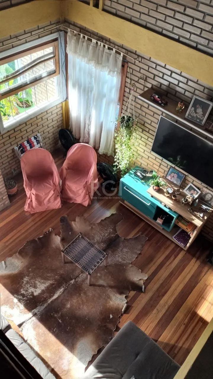 Imagem Casa com 3 dormitórios no bairro Olaria em Canoas