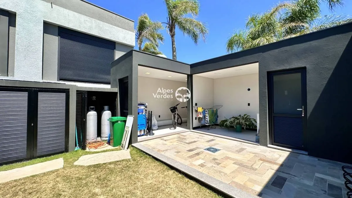 Imagem Vende-se casa prox a beira mar em Xangri-lá - 5 Quartos- Valor R$ 12.827.000,00
