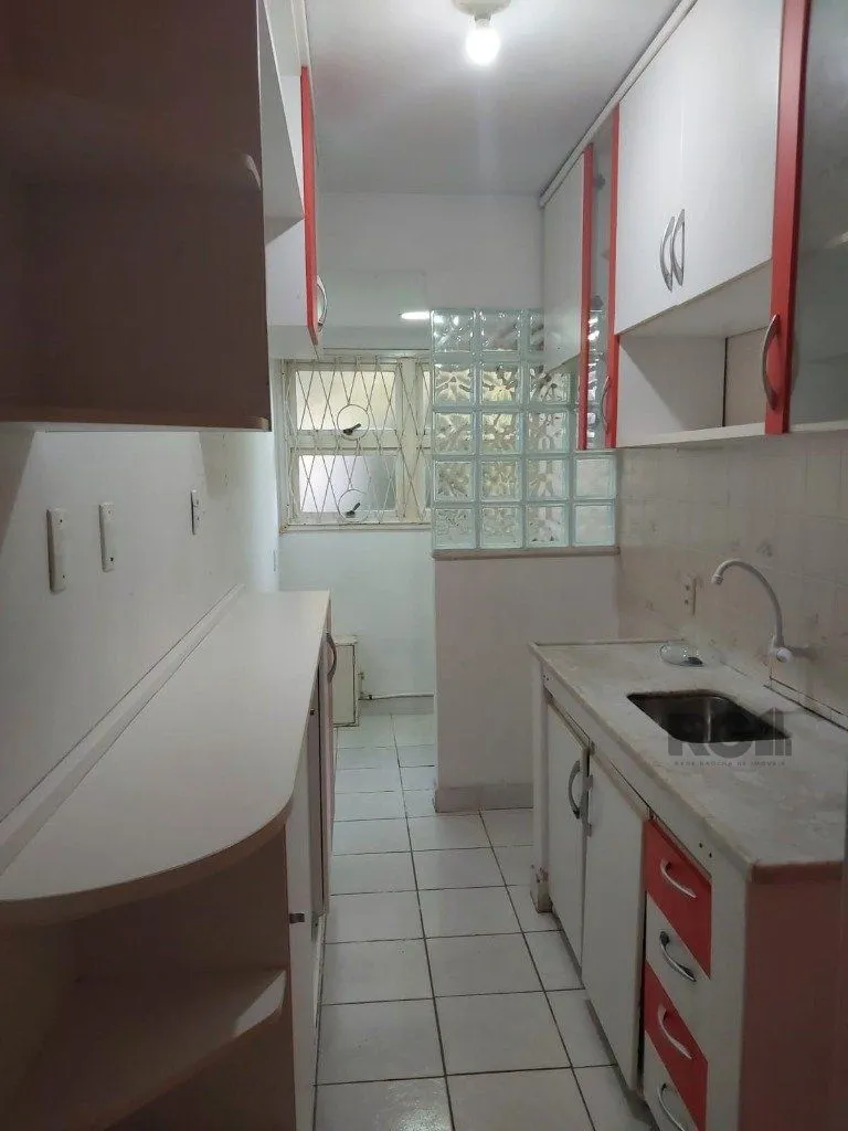 Imagem Vende-se apartamento 2 dorm com vaga, sacada com churrasqueira - 64m² - Partenon