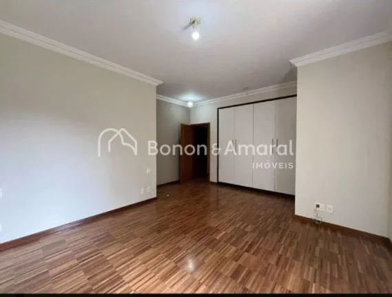 Imagem Sofisticada casa para aluguel no Alphaville Campinas. 
A residência possui uma área construída de...