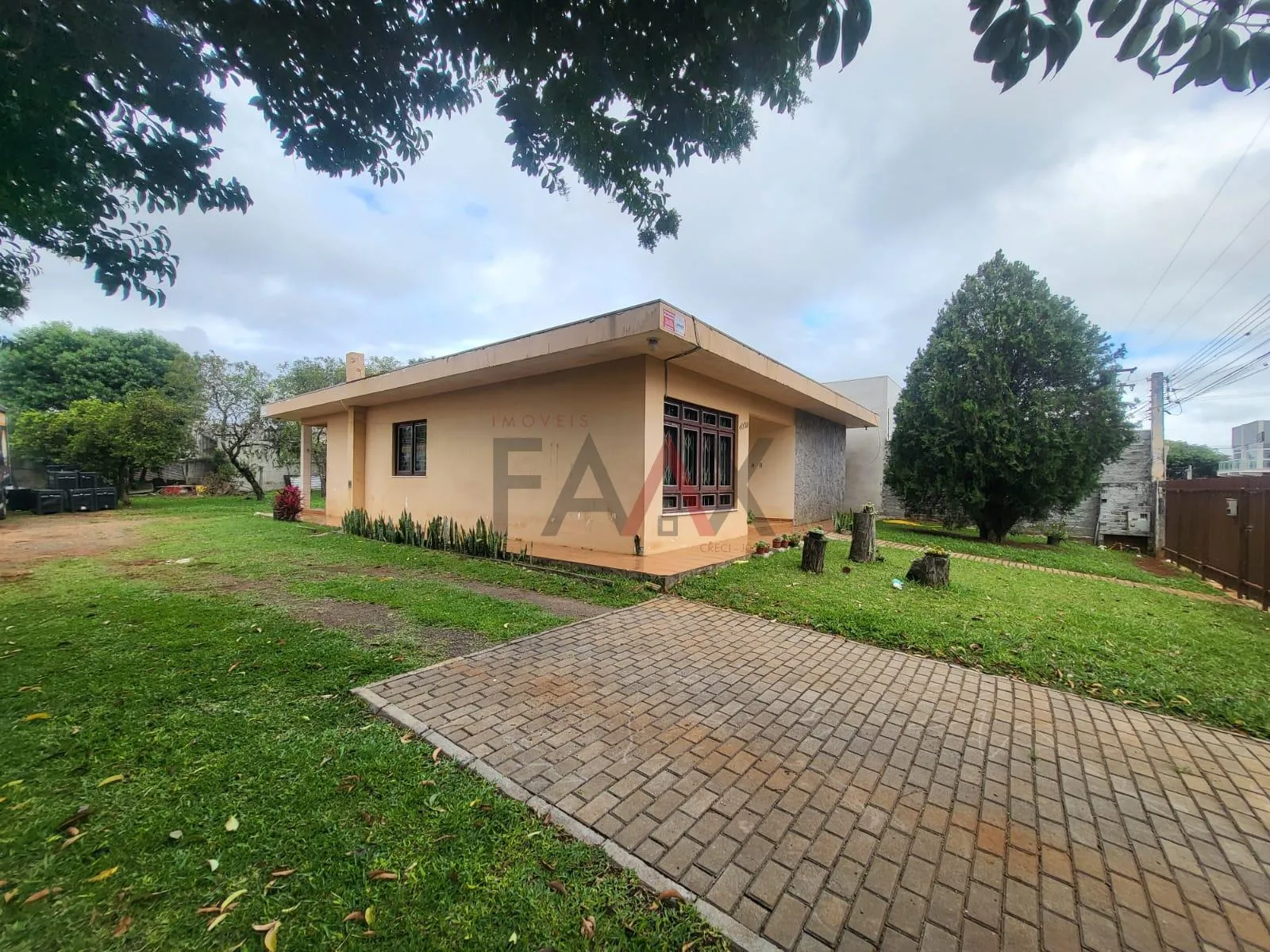 Foto do imóvel Terreno de 1.200m com Casa de 140m Excelente Oportunidade para Investidores