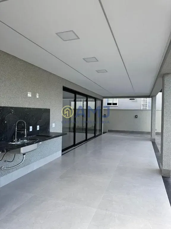 Imagem SOBRADO DE ALTO PADRÃO COM ELEVADOR PRIVATIVO, 4 SUÍTES E PISCINA AQUECIDA - PORTAL DO SOL GARDEN