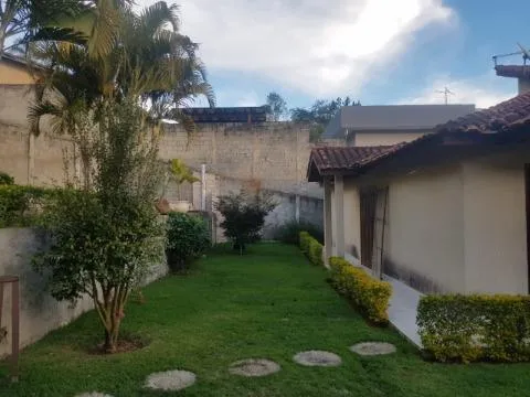 Imagem VENDA DE CASA CONDOMÍNIO IBIRAPITANGA A/T 800m² A/C 350m³ com 4 dormitórios sendo 2 suítes, lavabo, sala 3 ambientes, cozinha americana, piscina, chur