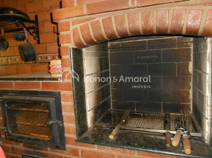 Imagem Casa com 230 m² e 5 quartos