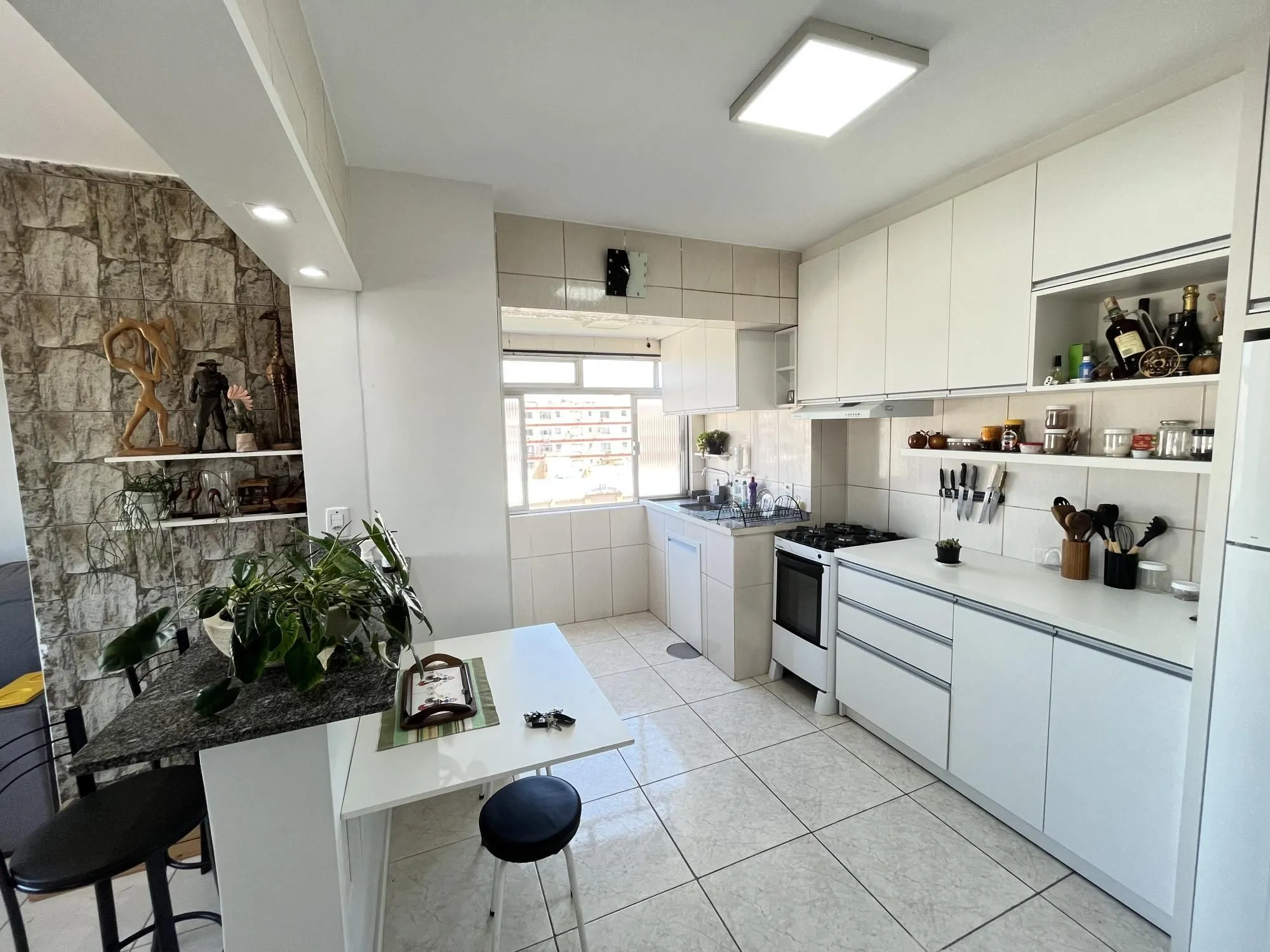 Imagem Apartamento de 2 quartos e 1 vaga de garagem no bairro Farroupilha em POA