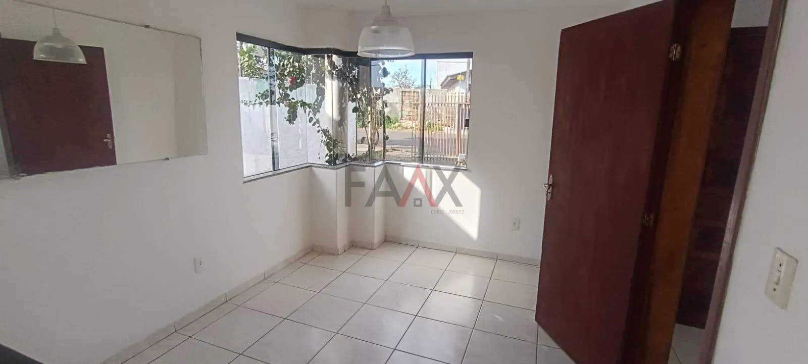 Imagem Sobrado com 4 Quartos e Suíte para Alugar no São Cristóvão