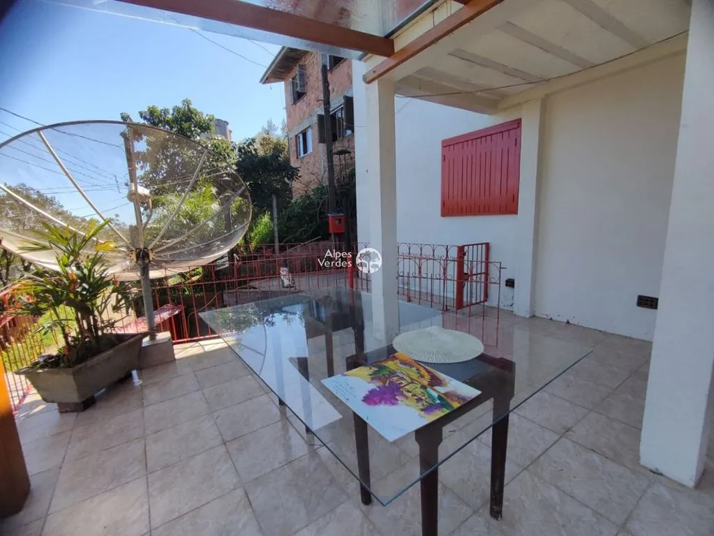 Imagem Vende-se casa no bairro prinstrop a 10 minutos da rua coberta de gramado