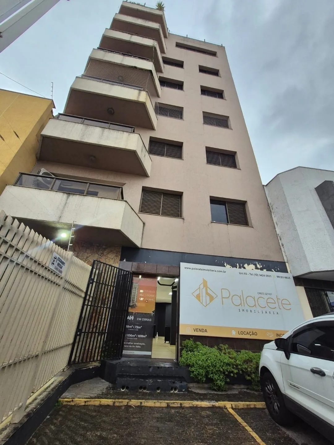Imagem Amplo e Funcional Ponto Comercial no Térreo do Edifício Vieira Santos no Centro, Próximo a Tudo o Que Você Precisa