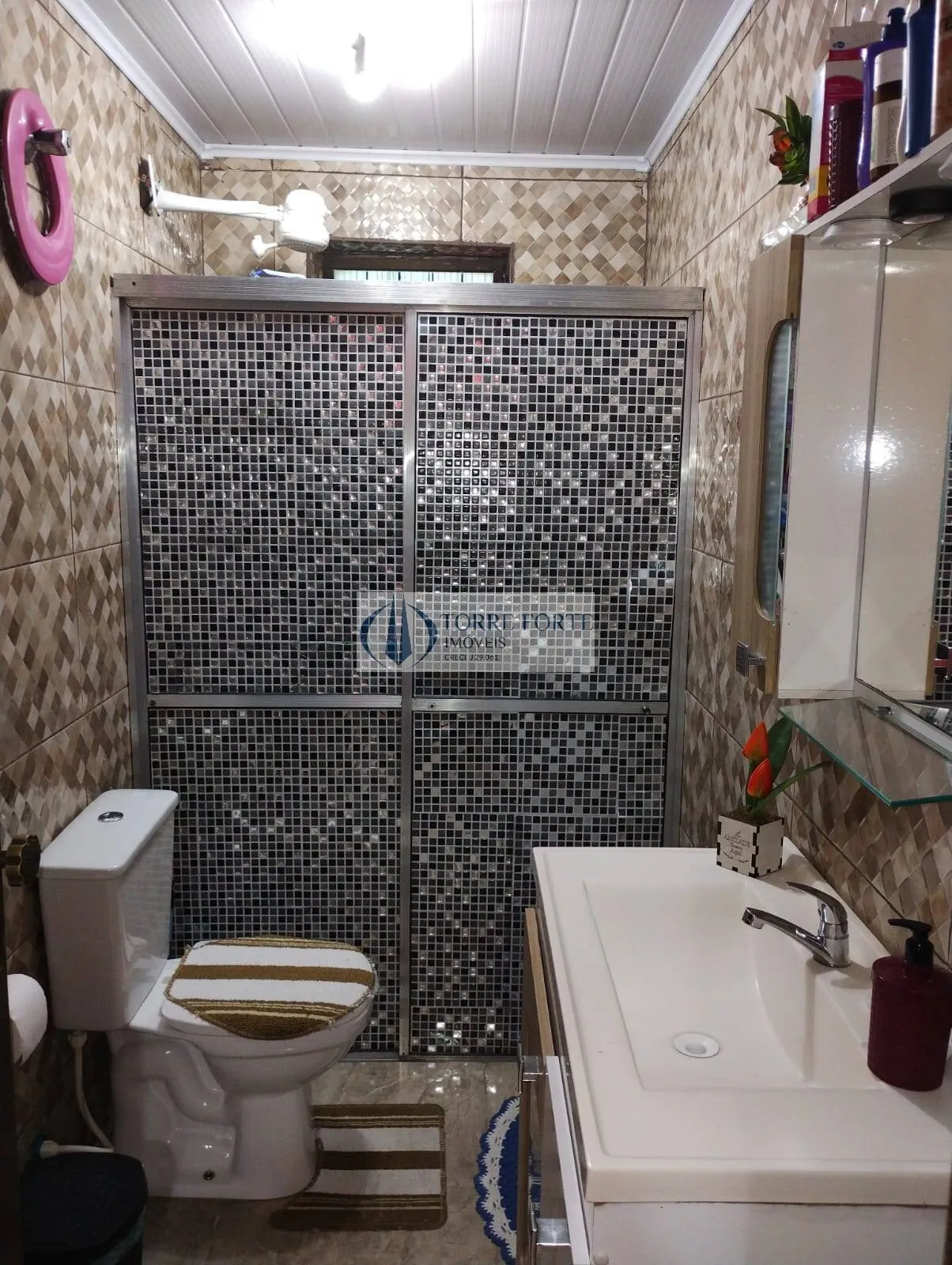 Imagem Casa Terrea com 2 dormitorios 2 vagas de garagem na Vila Cosmopolita.
