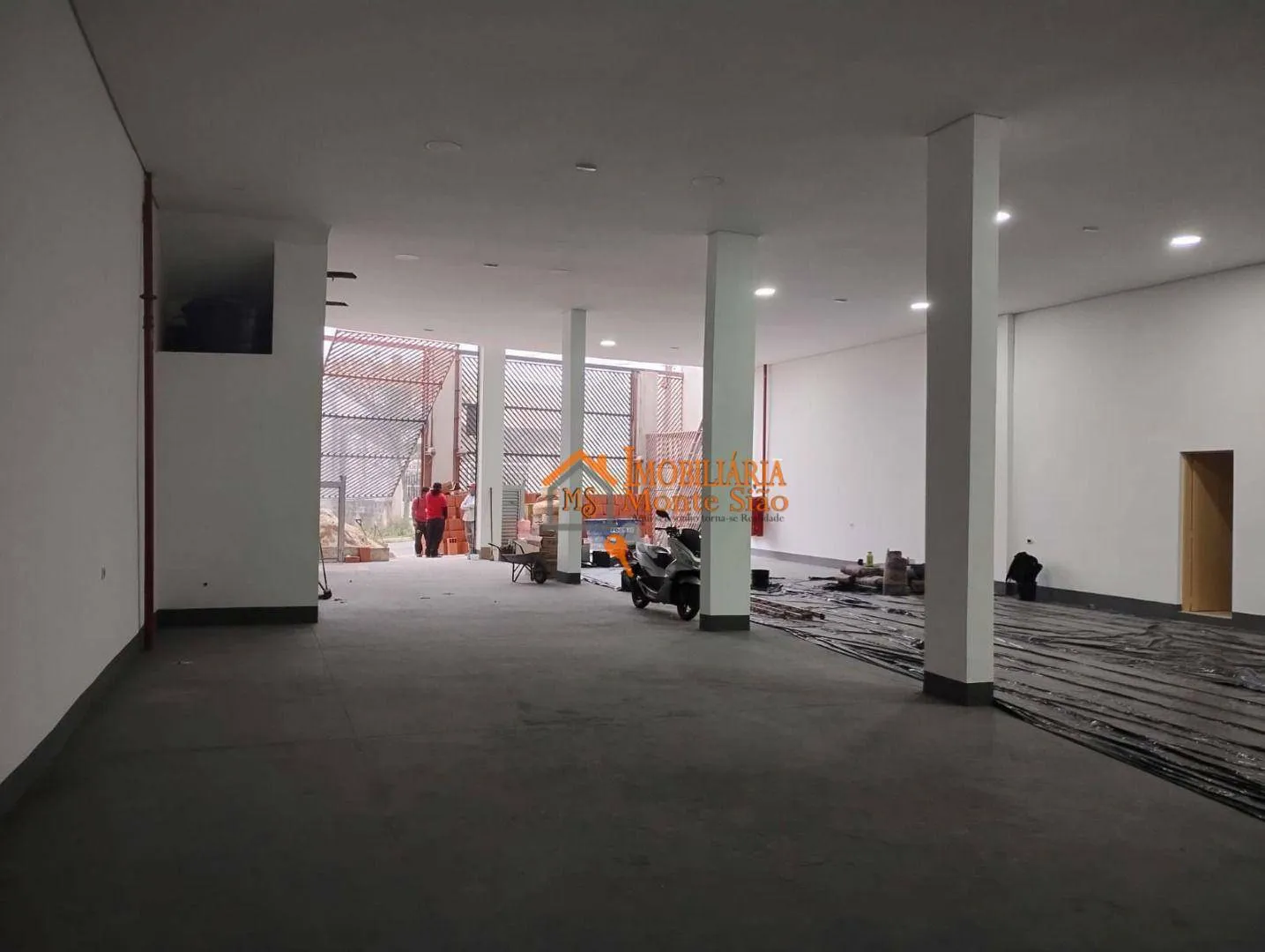 Imagem Galpão para alugar, 395 m² por R$ 9.800,00/mês - Carmela 3 - Guarulhos/SP