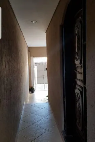Imagem VENDA DE SOBRADO NO JARDIM PRESIDENTE DUTRA, EM GUARULHOS/SP, 300m² com 4 quartos, suíte, salão amplo e coberto e garagem para 02 autos. CONSULTE-NOS.