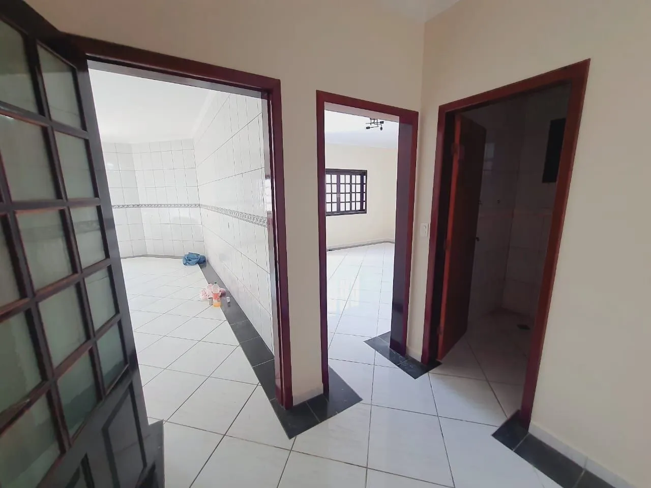 Imagem "Espaço e Conforto para sua família: Casa com Terreno inteiro, para venda e locação, 4 Dormitórios e Quintal Amplo à Venda"