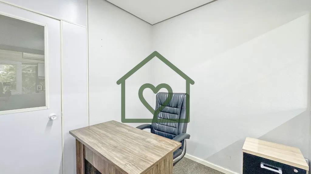Imagem Sala comercial de 37 m² pronta para uso na Avenida Montenegro. 
 
O imóvel esta dividido em 3 mód...