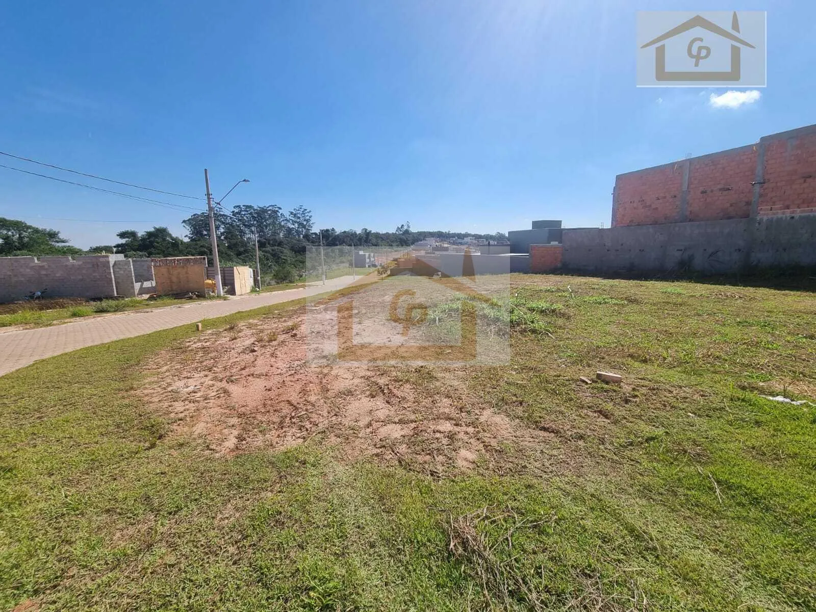Imagem Lote de Esquina, são 299,50 metros, Piscinas, Spa e muito Mais!
