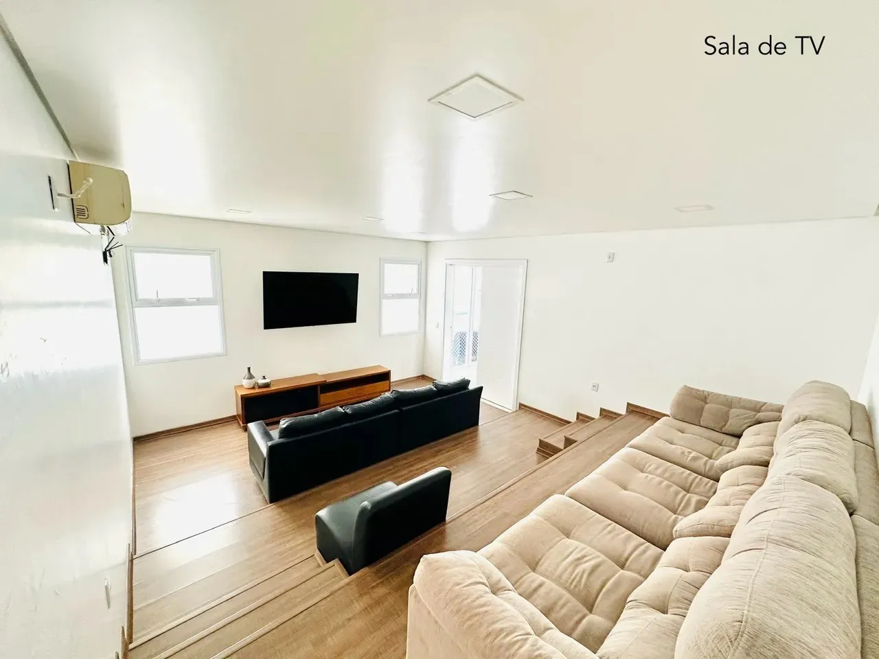 Imagem Casa Sobrado de 650m², Localizada no Condomínio Bosques do Junqueira em Tatuí/SP!