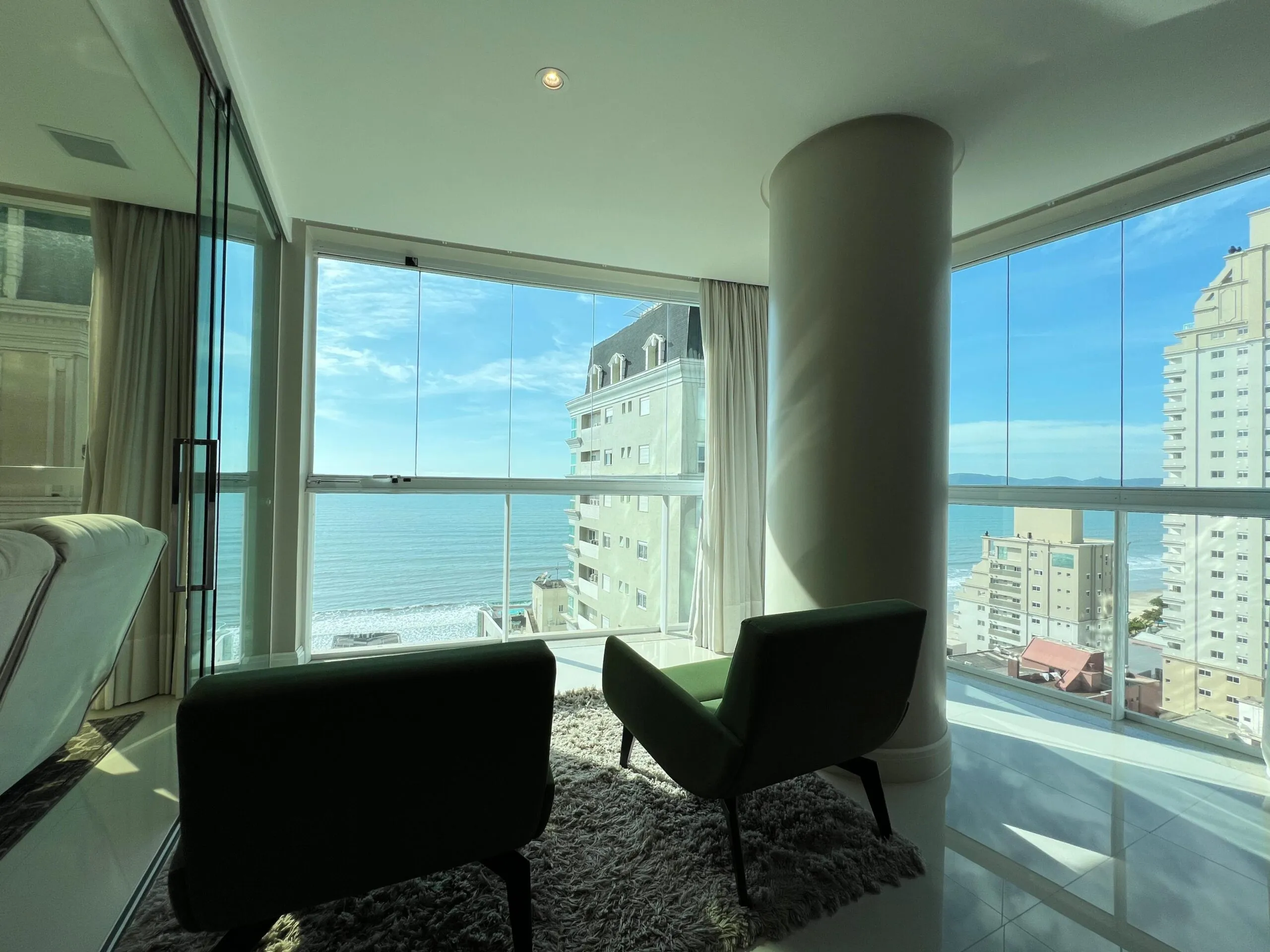 Imagem Apartamento com vista para o mar à venda com 273m2 por R$ 6.000.000,00