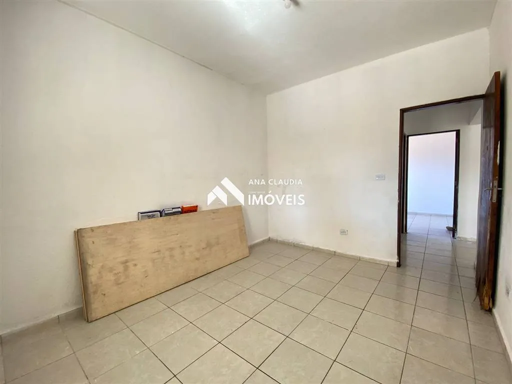 Imagem Casa a Venda Lote inteiro com picina.