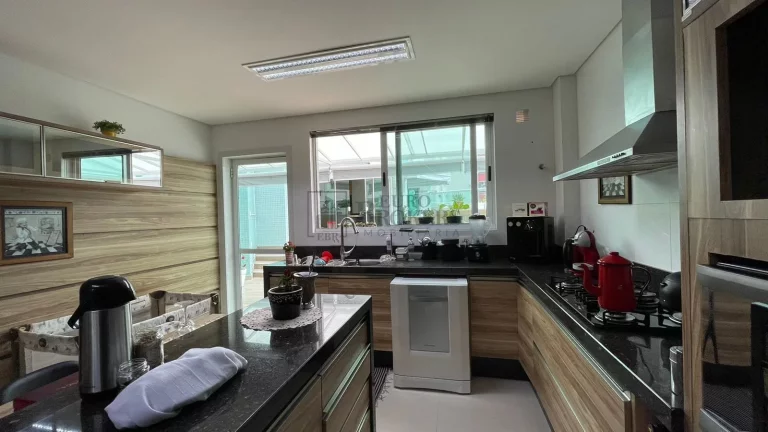 Imagem Apartamento diferenciado com 4 suítes, piscina e quadra esportiva no Av. Brasil