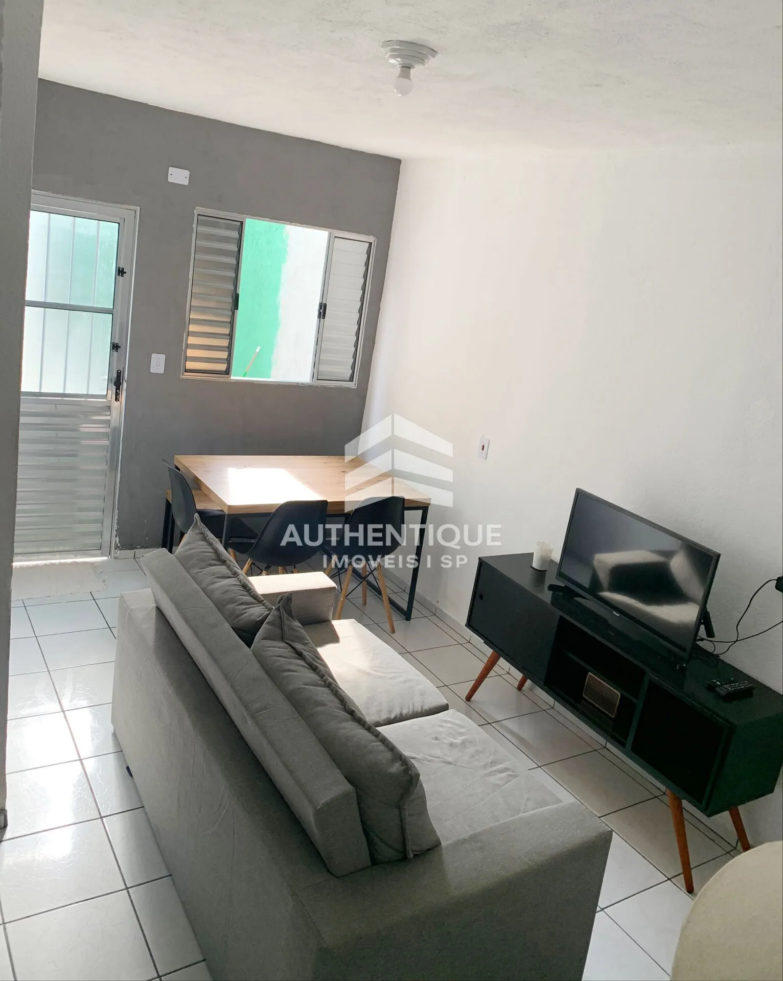 Imagem Casa Padrão no bairro Jardim Bela Vista, em Ferraz de Vasconcelos, São Paulo.