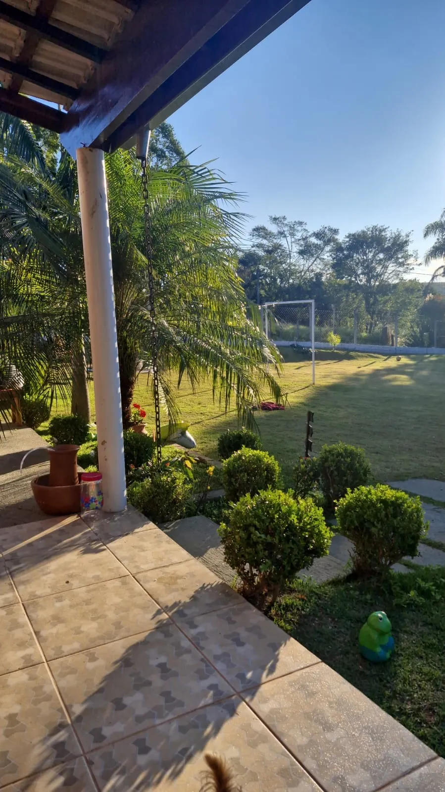 Imagem Chácara à venda no Centro de Piedade-SP: 2 quartos, 1 suíte, 1 sala, 2 banheiros, 2 vagas de garagem, 1.000 m² de área.