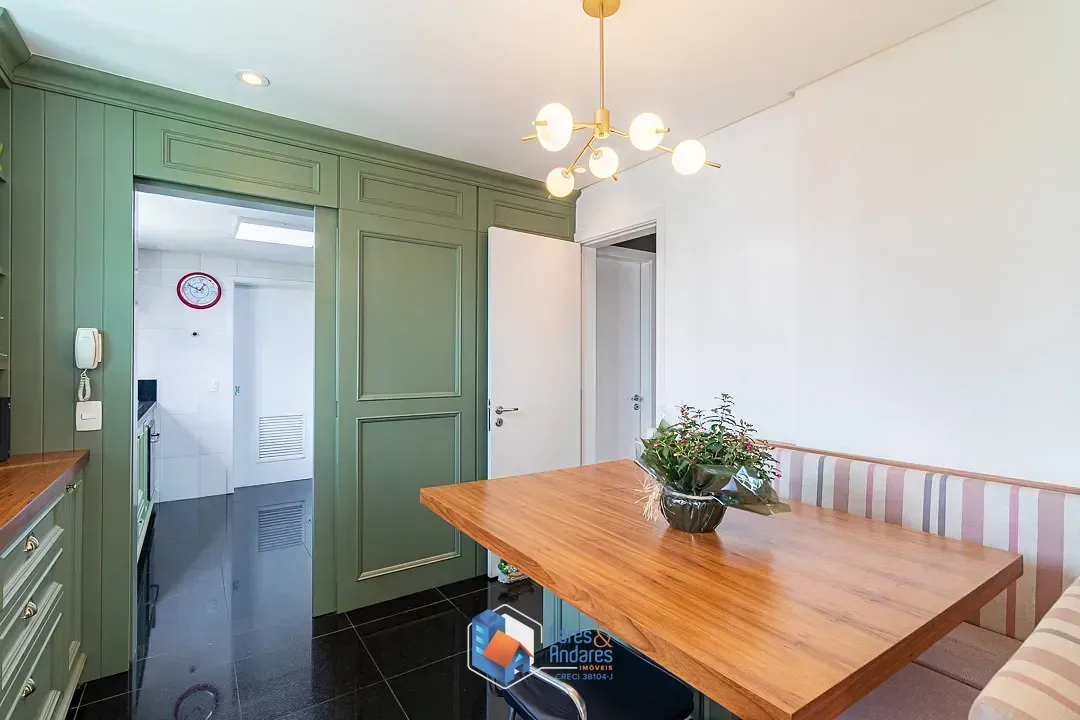 Imagem Apartamento para venda em Aclimação com 4 quartos, sendo 3 suítes, 210m²