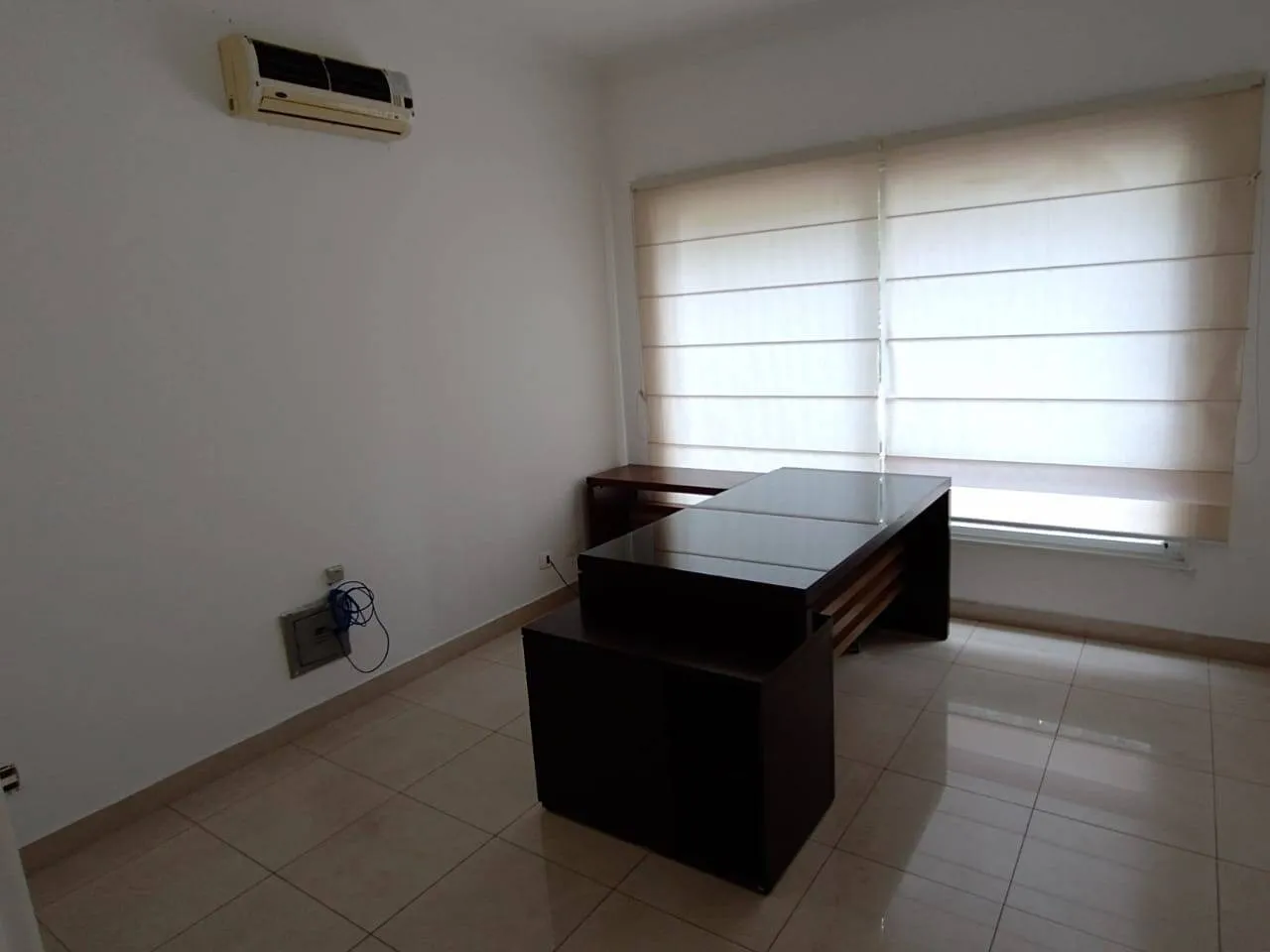 Imagem Casa Clean de Alto Padrão no Melhor Condomínio de Alphaville - 5 Suítes, Piscina e Área de Lazer