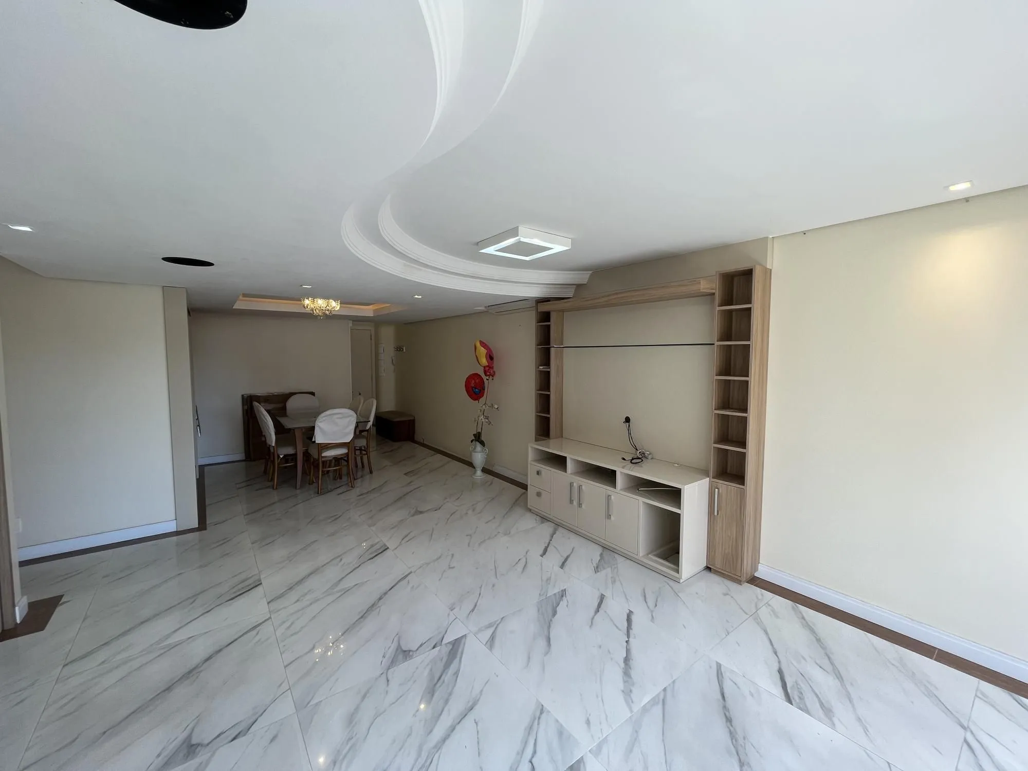 Imagem Apartamento de 3 quartos, suíte e 3 vagas de garagem no bairro Auxiliadora POA