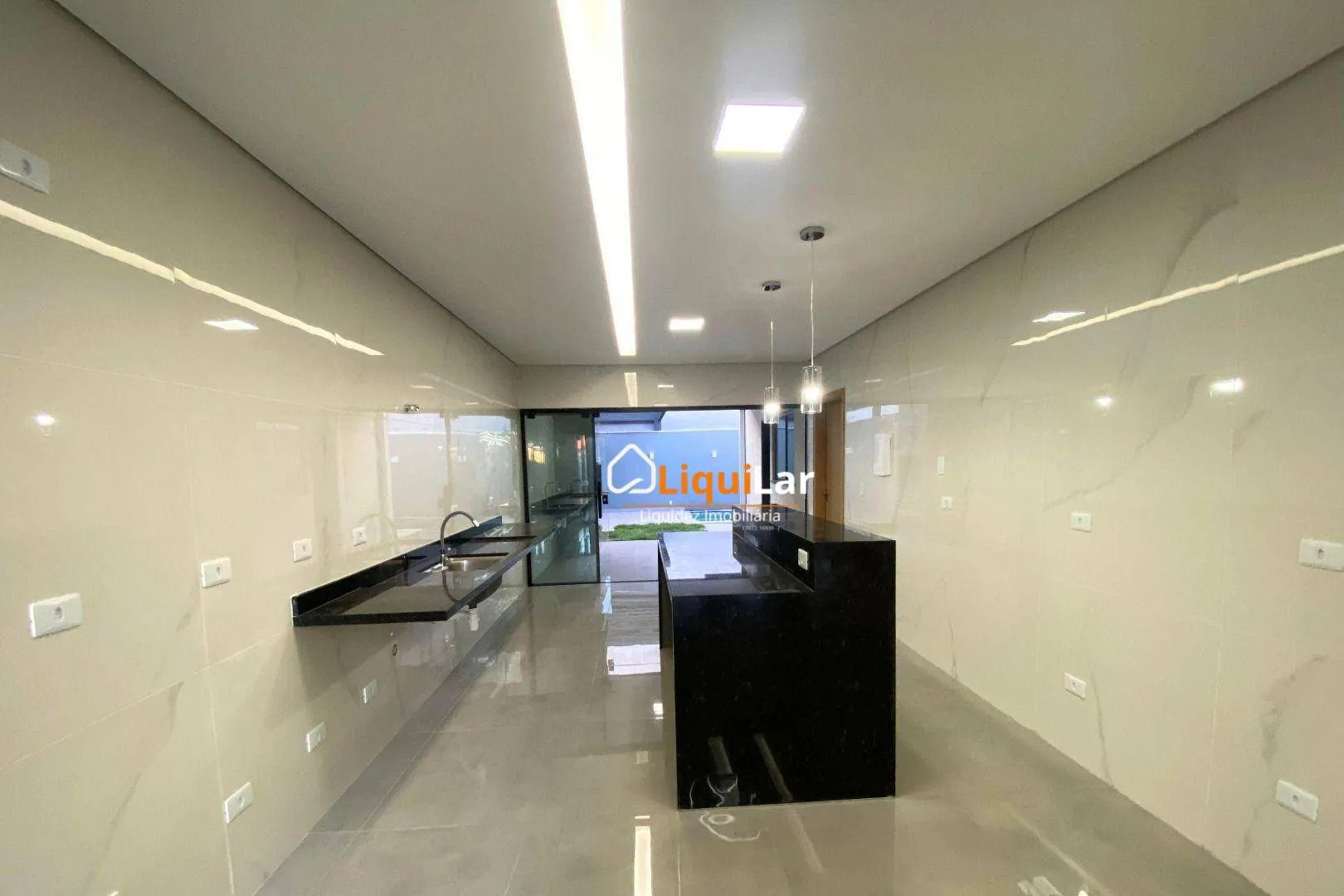 Imagem Casa Térrea à Venda no Rita Vieira com 3 Suítes, Piscina e Varanda Gourmet