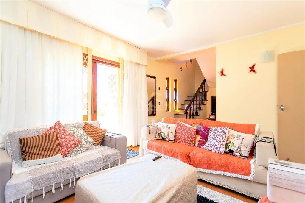 Imagem Casa para Venda - 228m², 4 dormitórios, sendo 1 suites, 5 vagas - Teresópolis