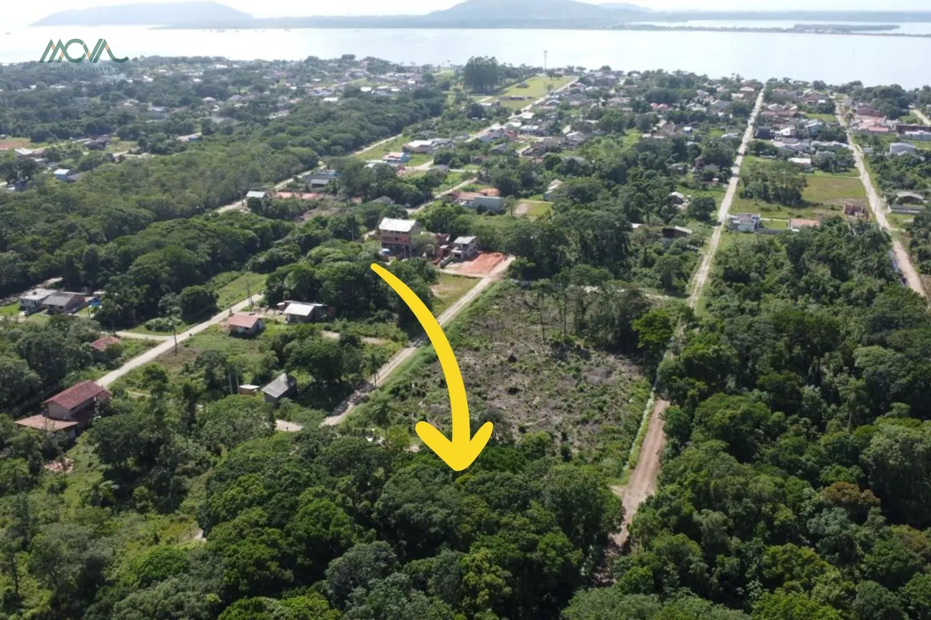 Imagem 4 terrenos sendo uma ESQUINA, com vegetação, localizado na Rua 2730, 888 - Bairro Pontal do Norte ...