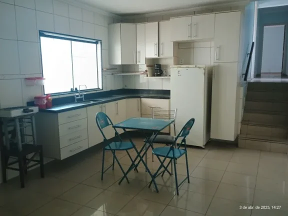 Imagem ???? "Essa casa enorme tá desocupada e pode ser sua! Olha só essa localização..."