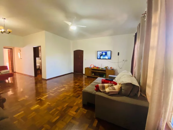 Imagem Casa espaçosa a venda no Centro de Tatuí/SP.