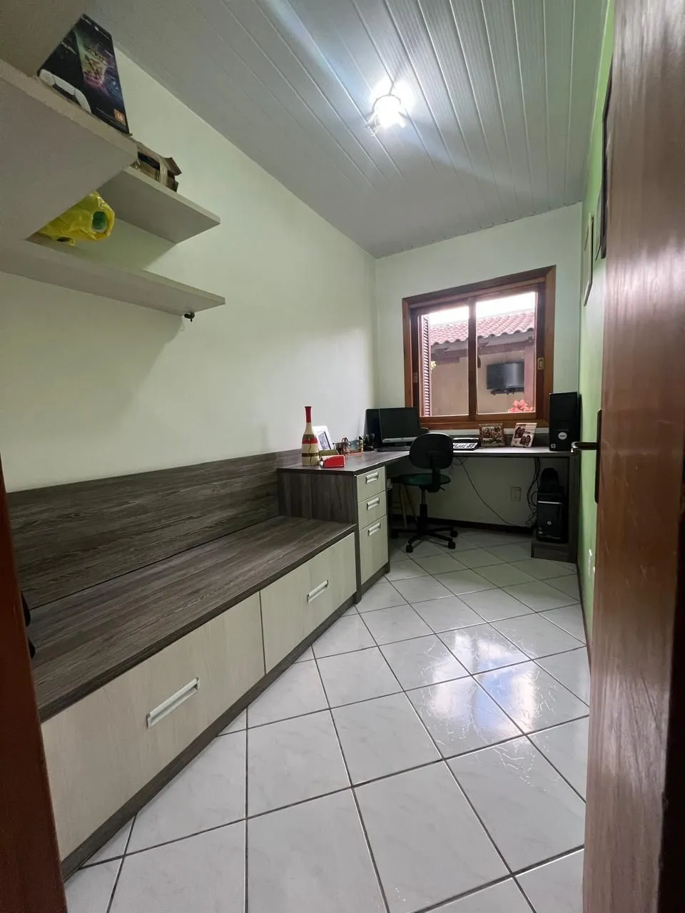 Imagem Impecável Casa Mobiliada com 3 Dormitórios localizada no loteamento Moradas do sul