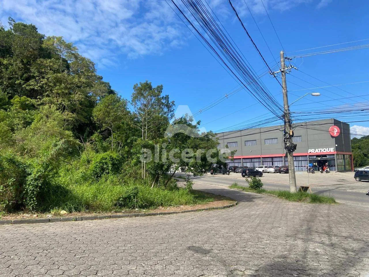 Imagem Terreno com 3.643 m², Viabilidade 70 % para Desmembramento e Construção - Forquilhas, São José/SC