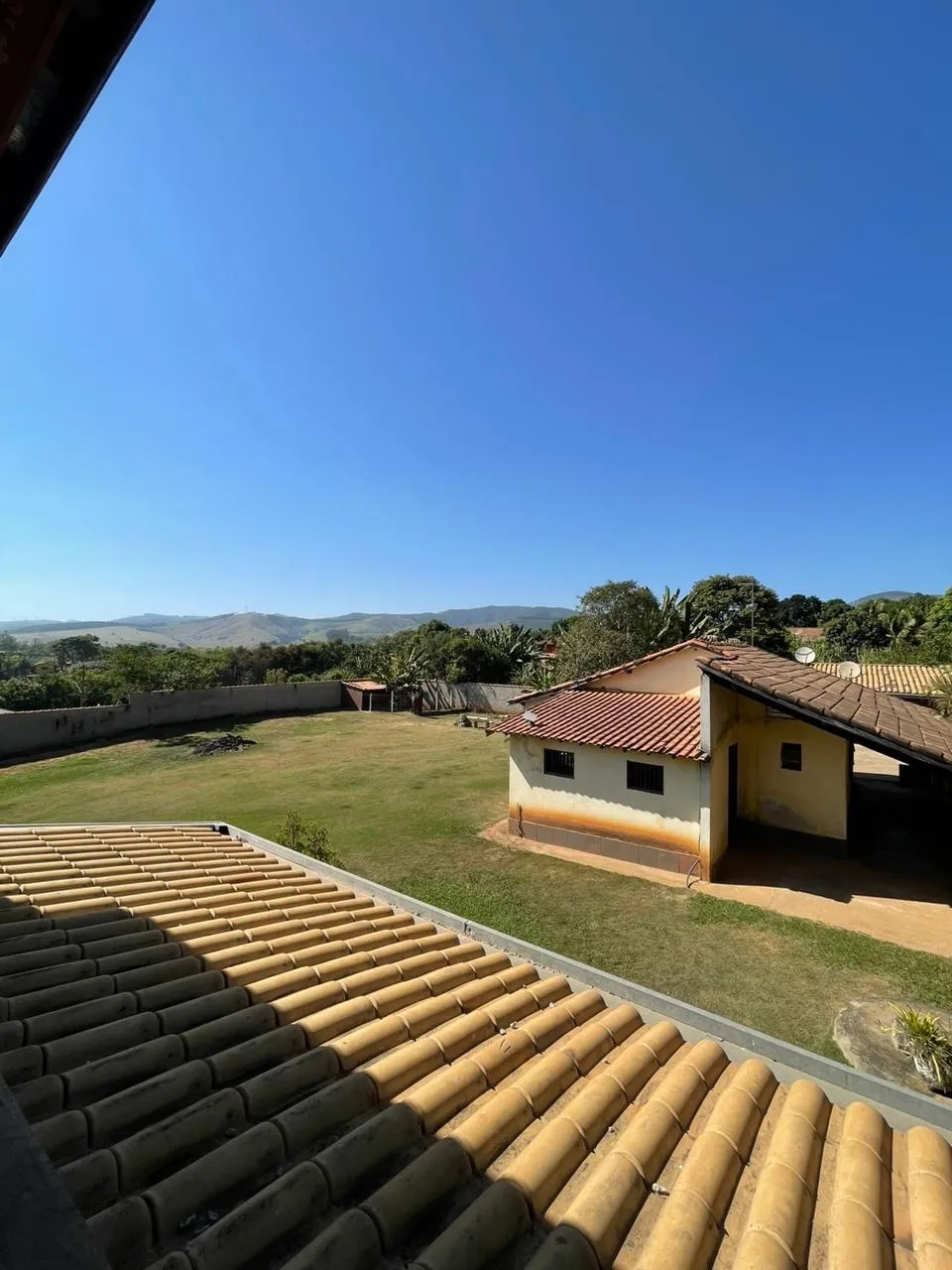 Imagem Chácara à venda com três construções no terreno sendo uma semi nova, Goiabal, Pindamonhangaba, SP