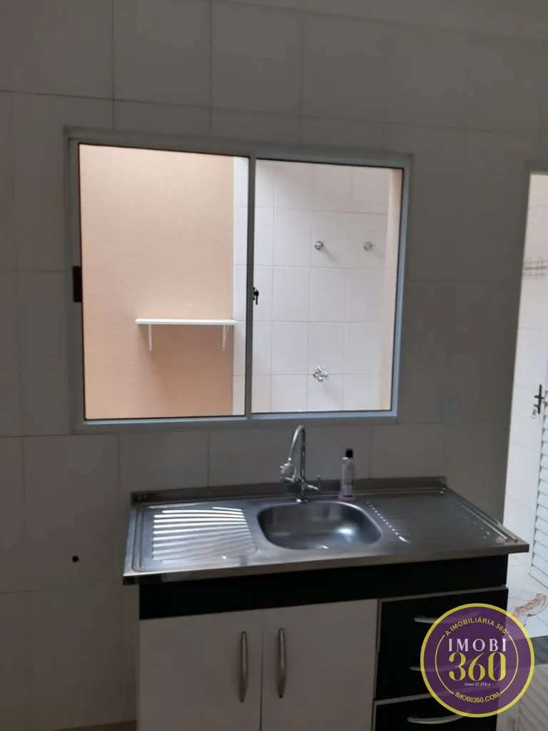 Imagem Casa em Condomínio Fechado com 02 Suítes com 02 vagas de garagem na Vila RéRé