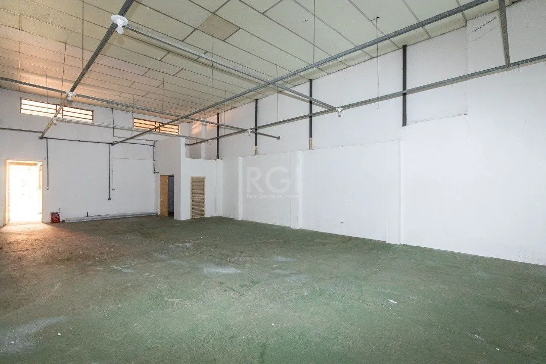 Imagem Casa para Venda - 232m², 3 dormitórios, 2 vagas - Navegantes