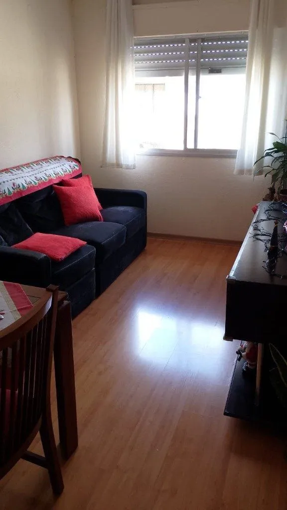 Com 2 quartos espaçosos, 1 banheiro, e 1 vaga de garagem
