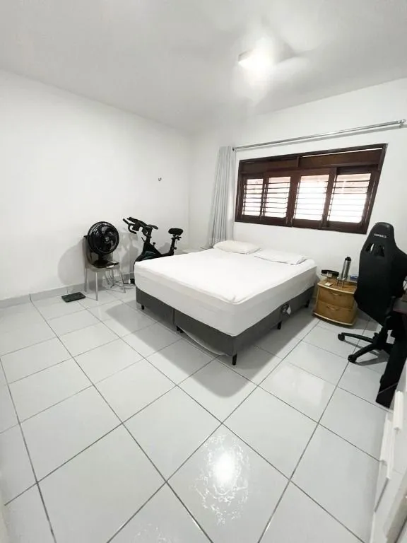 Imagem Casa duplex ampla no Bairro dos Estados, com 7 quartos, 4 suítes, varandas, terraço e excelente localização em João Pessoa.