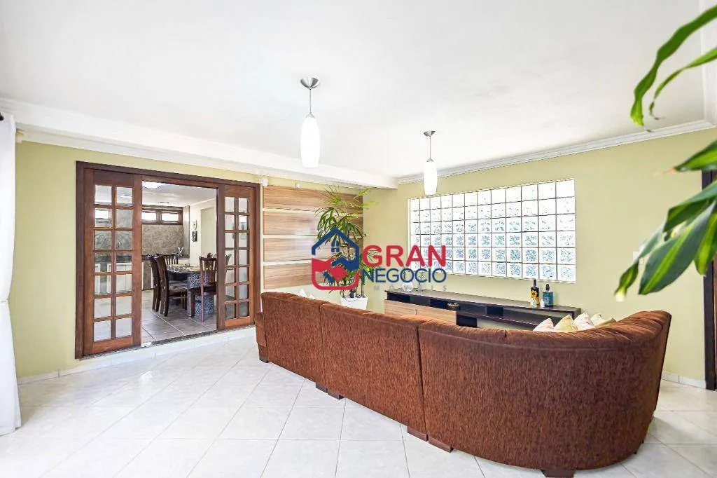 Imagem Casa Térrea Com Amplo Terreno - Santa Felicidade