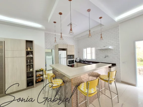 Imagem Imperdível: Casa em Condomínio à Venda em Vinhedo-SP, 3 Quartos, 1 Suíte, 3 Salas, 3 Banheiros, 5 Vagas e 253m²!
