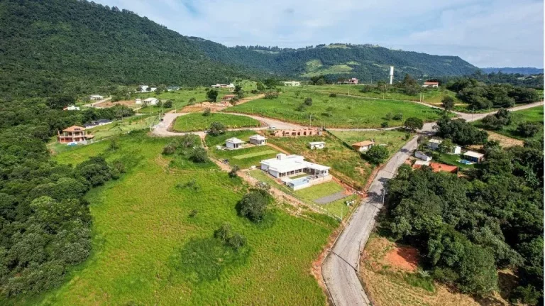 Imagem Terreno à venda Condomínio Fechado em Bofete, SP