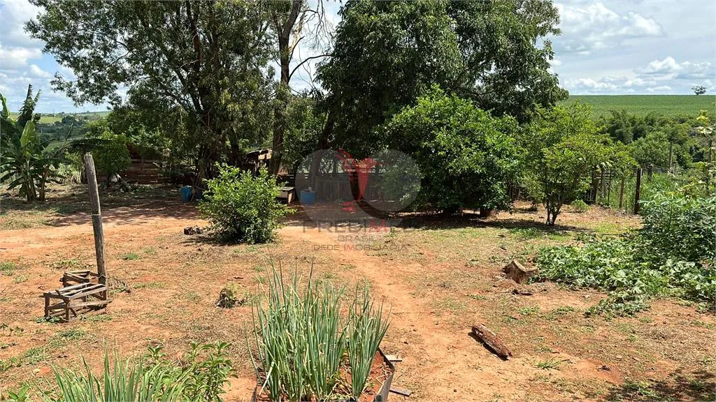 Imagem Fazenda/Sítios/Chácaras de 3 quartos, 137m² no bairro Águas Claras, em Iacanga