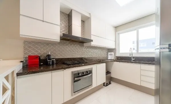 Imagem Uma casa linda dentro de um condomínio fechado, no Lagos de Nova Ipanema.