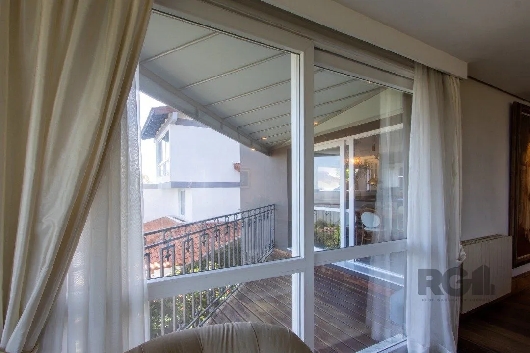 Imagem Casa deslumbrante vista do Guaiba, 3 dormitórios, sendo 1 suite master com closet e banheira de hidro com vista para o rio