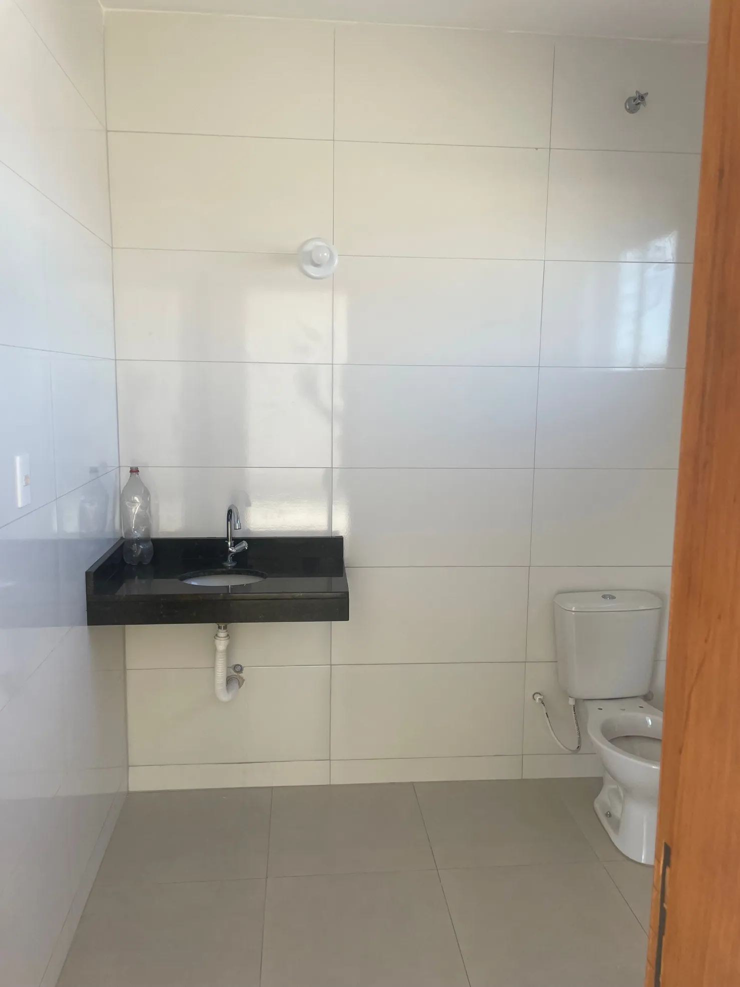 Imagem Casa à venda 3 dorm sendo uma suíte com sacada , 4 Vagas de garagem sendo duas cobertas, 250M², Conjunto Residencial Araretama, Pindamonhangaba - SP