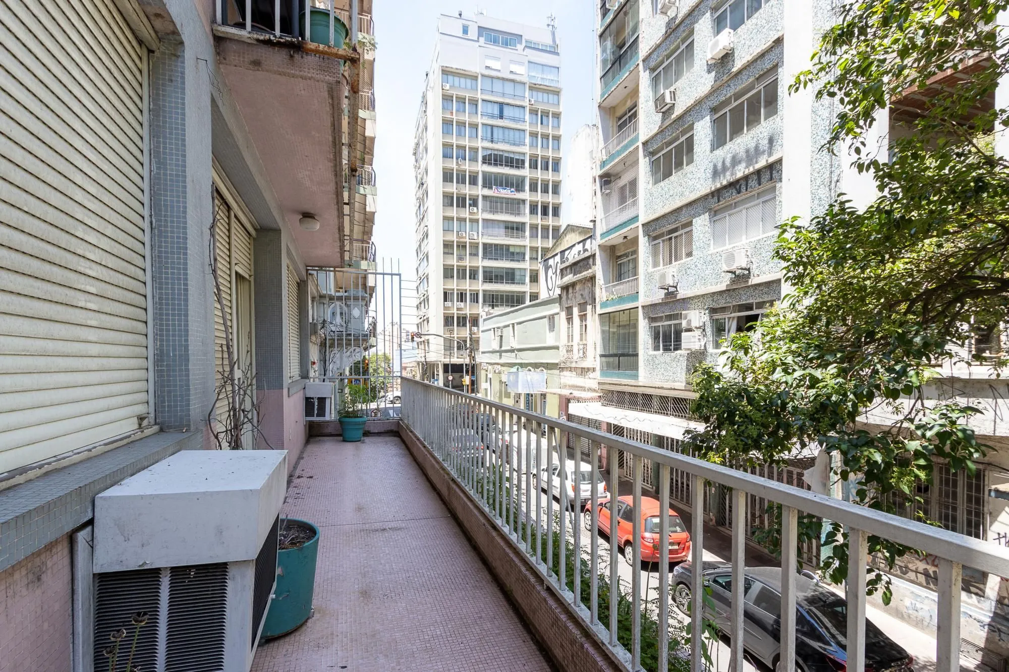 Imagem Apartamento frente à fundos, 3 dormitórios, 1 vaga escriturada - Centro Histórico