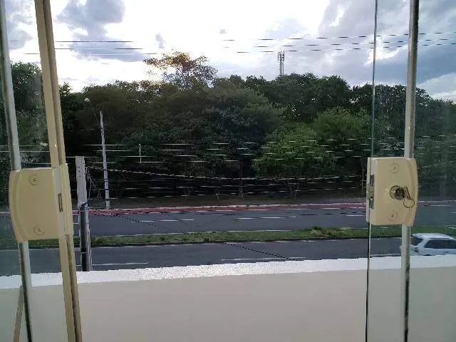 Imagem Excelente Oportunidade de Investimento: 2 Pontos Comerciais e 4 Kitnets em Avenida Movimentada com Alta Visibilidade